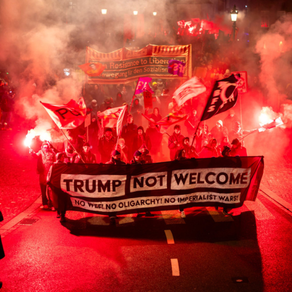 Cirih u plamenu: Antifa napada policiju, a Kran Montanu zaboravili