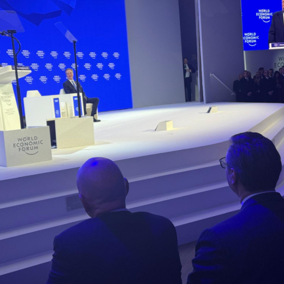 Govor koji je slušao čitav svet: Vučić pratio Trampovo obraćanje iz prvog reda VIDEO