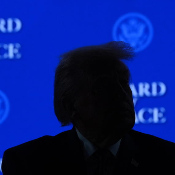 Tramp obavešten: Vojska je spremna