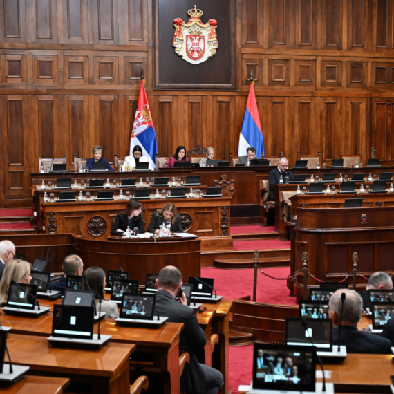 Mirković opoziciji: Da li vas je sramota zbog Piculinih zahteva?; Jovanov: "Piculi smetaju žrtve Jasenovca"