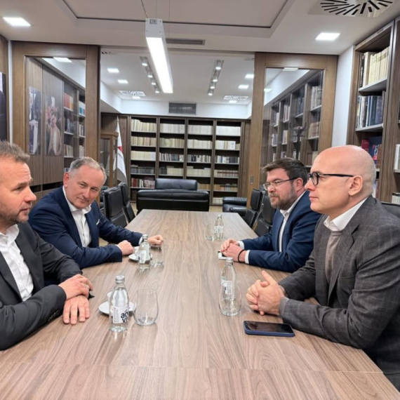 Vučević se sastao sa izaslanikom Orbana i ambasadorom Mađarske u Srbiji