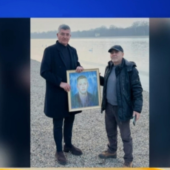 Otac Mateja Periša u Beogradu preuzeo portret tragično stradalog sina