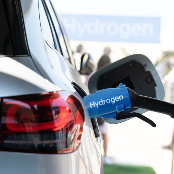 Ostala bez vodonika u automobilu – morala u drugu državu po gorivo