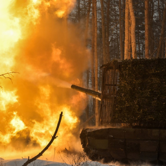 Rat – dan 1.433: Produženo ratno stanje; Kijev satima u mraku; Poljaci postavljaju "zmajeve zube" FOTO/VIDEO