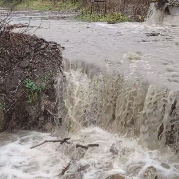 Haos u Priboju; Potopljeni mostovi i putevi, kuće i ljudi odsečeni od sveta FOTO
