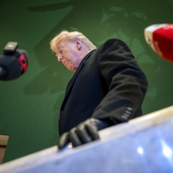 Deeskalacija; "Tramp je s*ebao, i znao je da mora to da od*ebe" FOTO/VIDEO