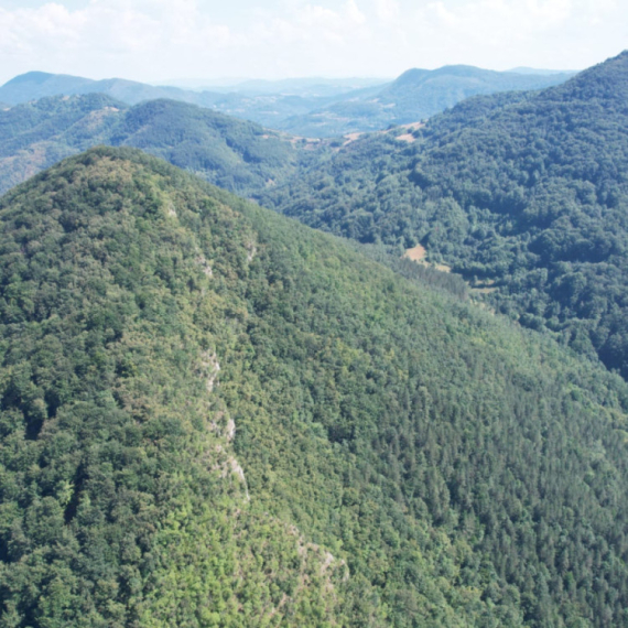 Misteriozna brda puna podzmenih tunela kriju se u Srbiji: Ogromna podudarnost sa piramidama u Bosni FOTO