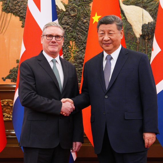 Siju fubalska lopta, a Starmeru – konj i flaute