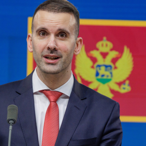 Spajić bez kompasa, afere jedu državu: Sve se raspada, a kriv je naravno – Vučić