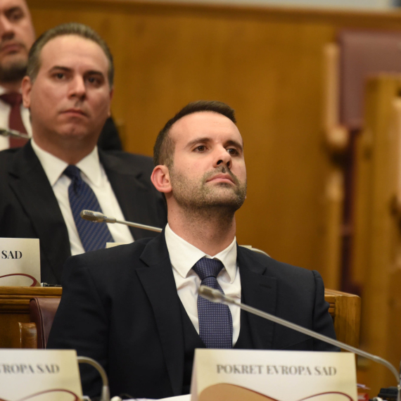 Spajić se pretvara u Mila Đukanovića: Danas pljuje sve srpsko, a pre sedam godina molio za naše državljanstvo