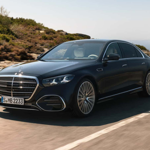Mercedes S klase za 2026: Više ekrana, manje klasičnog luksuza FOTO