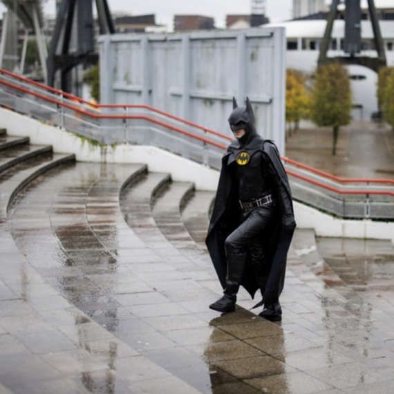 Betmen protiv Trampa; Smetaju mu ICE agenti VIDEO