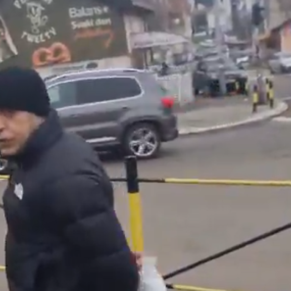 Sramna scena u Rakovici: Blokader prišao ženama na ulici i vređao ih VIDEO