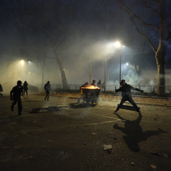 Nezapamćeni nemiri na ulicama Torina: Svirepost Italijana kakva se ne viđa; Čekićem pretukli policajca VIDEO