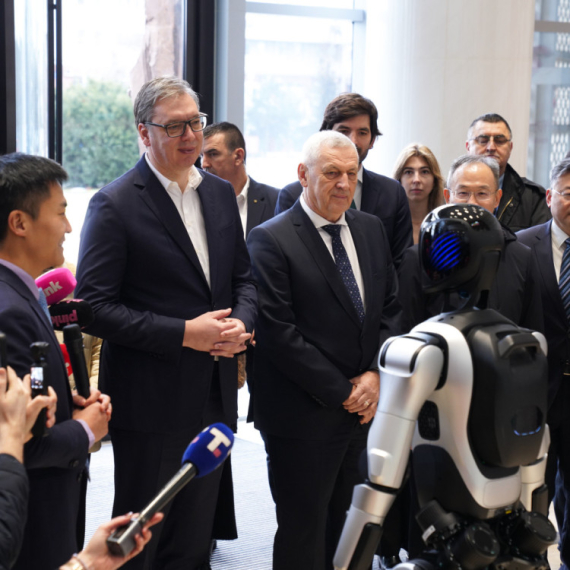 Robots talk, play… Vučić at the AGIBOT presentation: This is a bit frightening, actually PHOTO/VIDEO