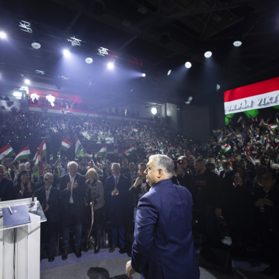 Orban i dalje u padu