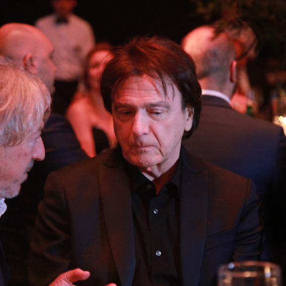 Poznato stanje Zdravka Čolića i porodice nakon bačene bombe: Ogromna šteta na kući FOTO