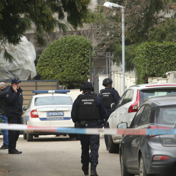 Novi detalji nakon bačene bombe na kuću Zdravka Čolića: "Popucala su sva stakla" VIDEO