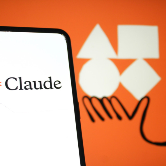 Novi AI rat: Claude udara tamo gde ChatGPT najviše boli VIDEO