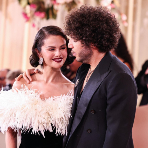 Selena Gomez pozvana da se hitno razvede: "Ovo što radi Beni je odvratno, ostavi ga"