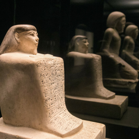 Holandija vratila Egiptu skulpturu staru 3.500 godina VIDEO