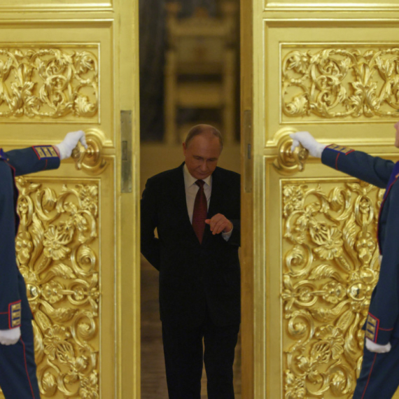 "Putin pada na kolena"