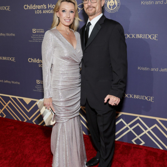 Pukao brak zbog Epstajna: Pevačica se razvodi, muž se dopisivao sa njim FOTO