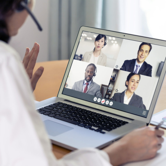 Francuska ima novog neprijatelja: Srednji prst za američke aplikacije