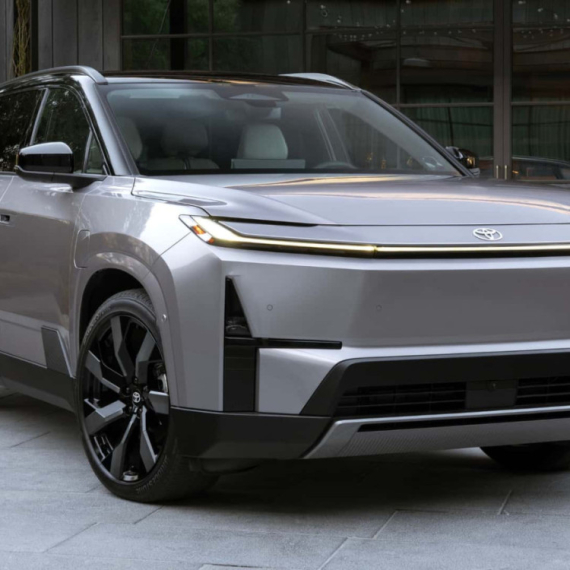 Stigao je Highlander EV: Prva električna Toyota sa tri reda sedišta FOTO