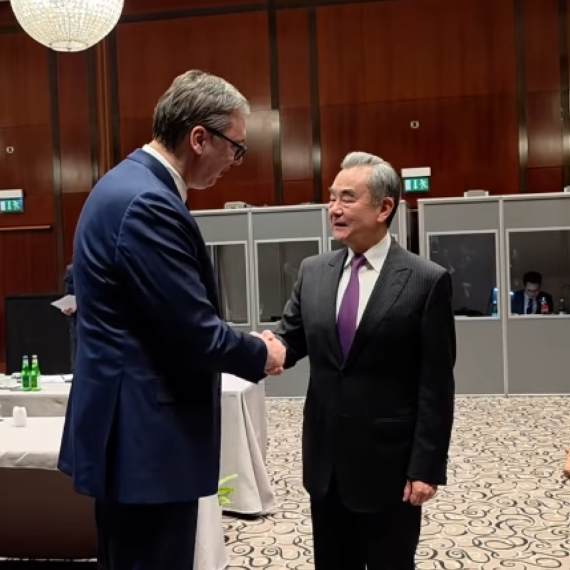 Vučić u Mihnenu sa Vang Jiem: Srbija ostaje pouzdan partner Kine; Spremam se za sastanak sa Sijem VIDEO