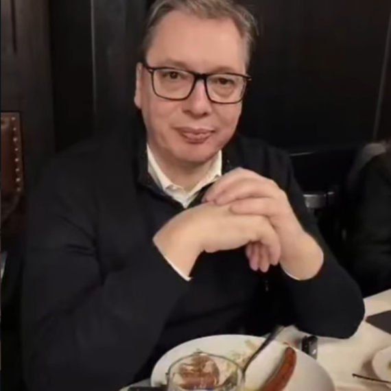 Vučić se oglasio iz Minhena: Srpsko-srpski dijalog u bavarskoj kafani VIDEO