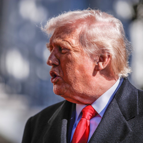 Tramp pod "žestokom paljbom"; "Ujedinio je Evropu protiv sebe"