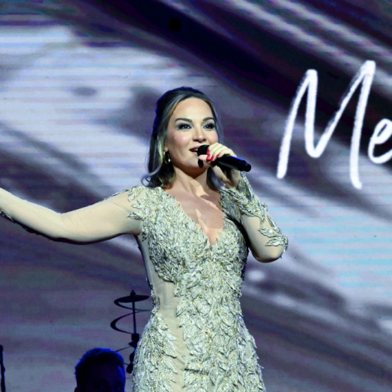 Jeleni Tomašević pozlilo tokom koncerta, hitno odvezena u bolnicu: Evo u kakvom je stanju pevačica