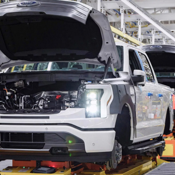 Ford naglo promenio planove: Radnici besni, 1.600 ostalo bez posla