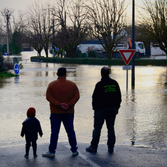 Kiša pada 36. dana zaredom; Gradovi pod vodom – nema struje i vode FOTO/VIDEO