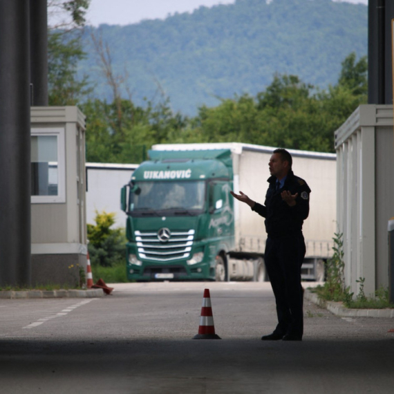 Teror se nastavlja: Tzv. kosovska policija na Brnjaku oduzela srpski pečat i dokumenta na srpskom