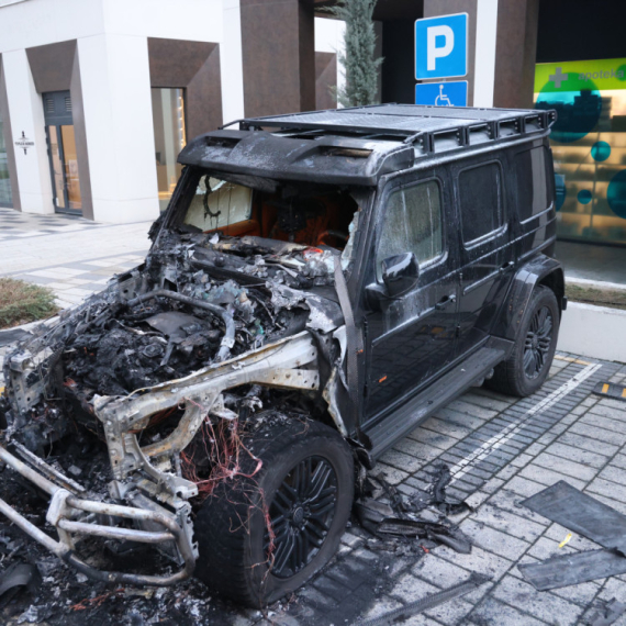 Određen pritvor muškarcu koji je zapalio automobil Bake Praseta: Branio se ćutanjem