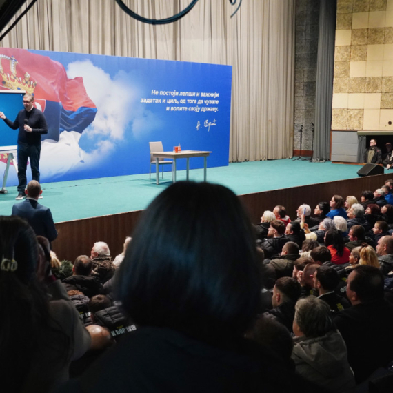 "Vučić je sa narodom više nego svi njegovi prethodnici zajedno"