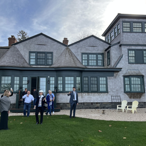 Žena koja živi u Teslinoj kući napisala knjigu: Evo kako je genije živeo na Long Ajlendu FOTO