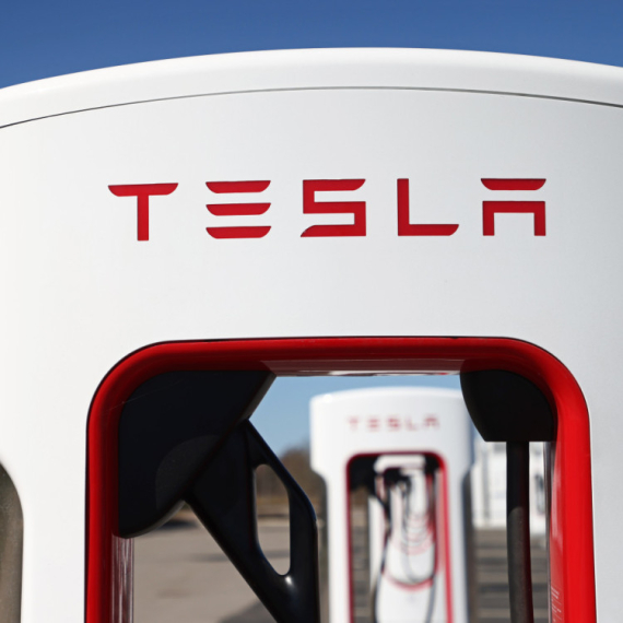 Sabotaža na Teslinim punjačima: Usred godišnjih odmora neko je sipao vodu u konektore