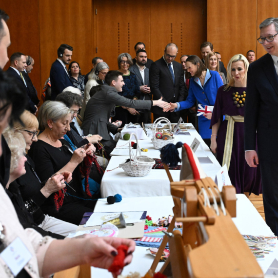 Vučić otvorio izložbu "Niti državnosti": Nematerijalno nasleđe je živa snaga Srbije FOTO