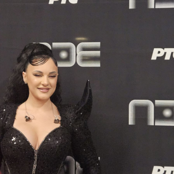 Mirna sve zadivila vrućim nastupom; PZE vrvi od glamura i dobre energije FOTO/VIDEO