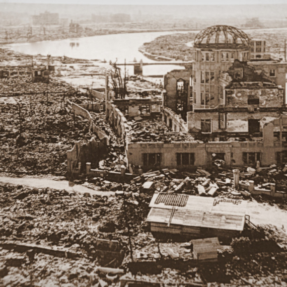 Dnevnik pilota koji je bacio bombu na Hirošimu peti put na aukciji: "Bože moj, šta smo uradili?"