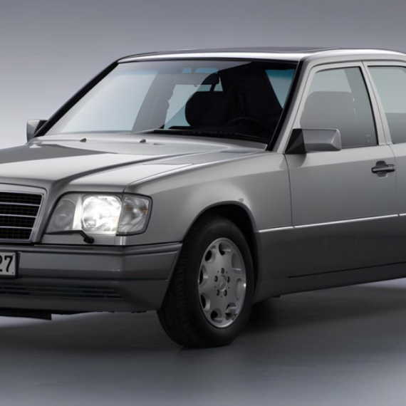 Mercedesov stari dizelaš sa samo 94 KS i dalje može skoro 200 km/h VIDEO