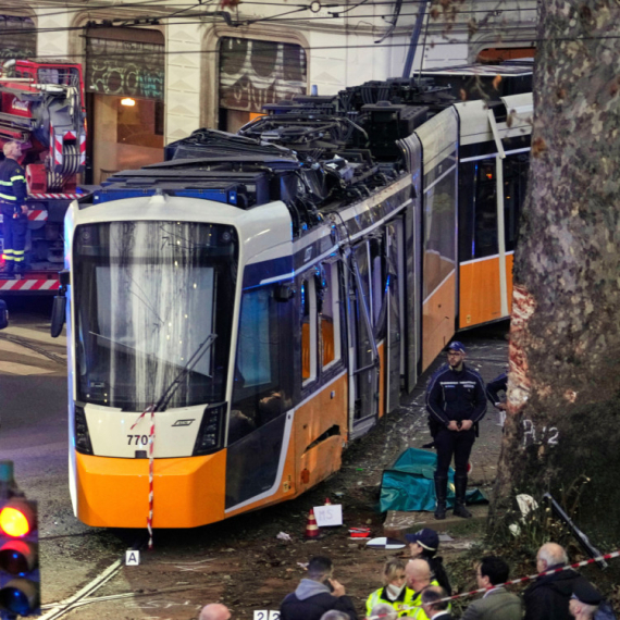 Haos na ulicama Milana: Tramvaj izleteo iz šina, ima žrtava FOTO/VIDEO