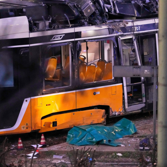 Sudar tramvaja: Ima povređenih; Hitna pomoć na licu mesta FOTO