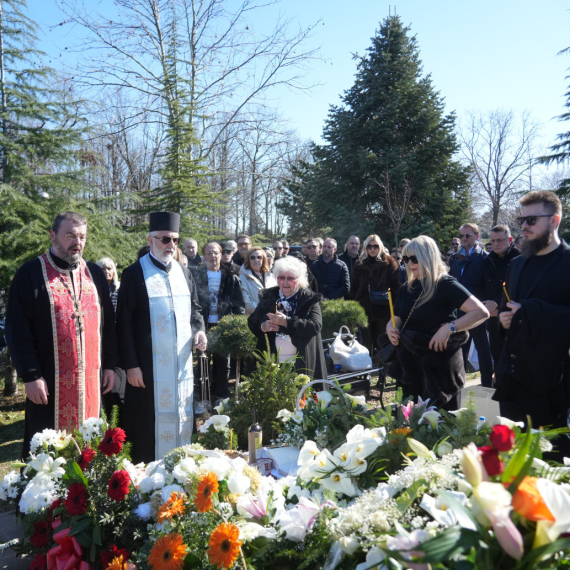 Obeležen pomen Saši Popoviću: Godinu dana bez estradnog maga FOTO/VIDEO