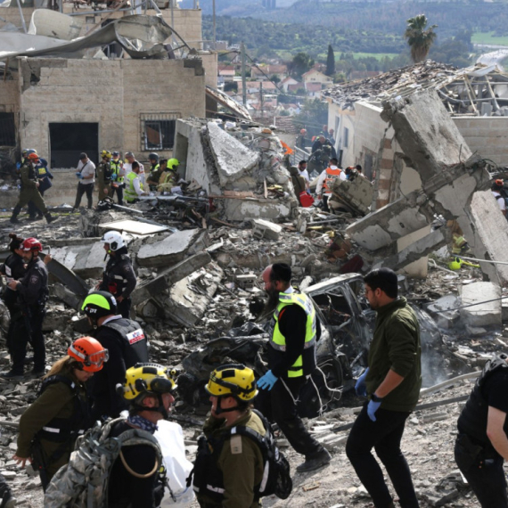 Vučić: Osoblje iz ambasade u Iranu je na putu ka Bakuu; Spremni su avioni, letećemo čim nebo bude otvoreno