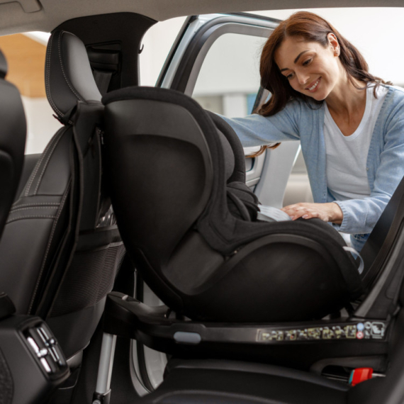 Kako pametno odabrati opremu za decu i olakšati prve godine roditeljstva