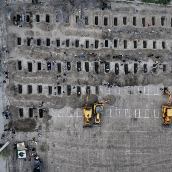 Uz apsolutno najtužniju sliku danas poslata je i poruka: Njihova tela su rastrgnuta, da li je ovo spasavanje?